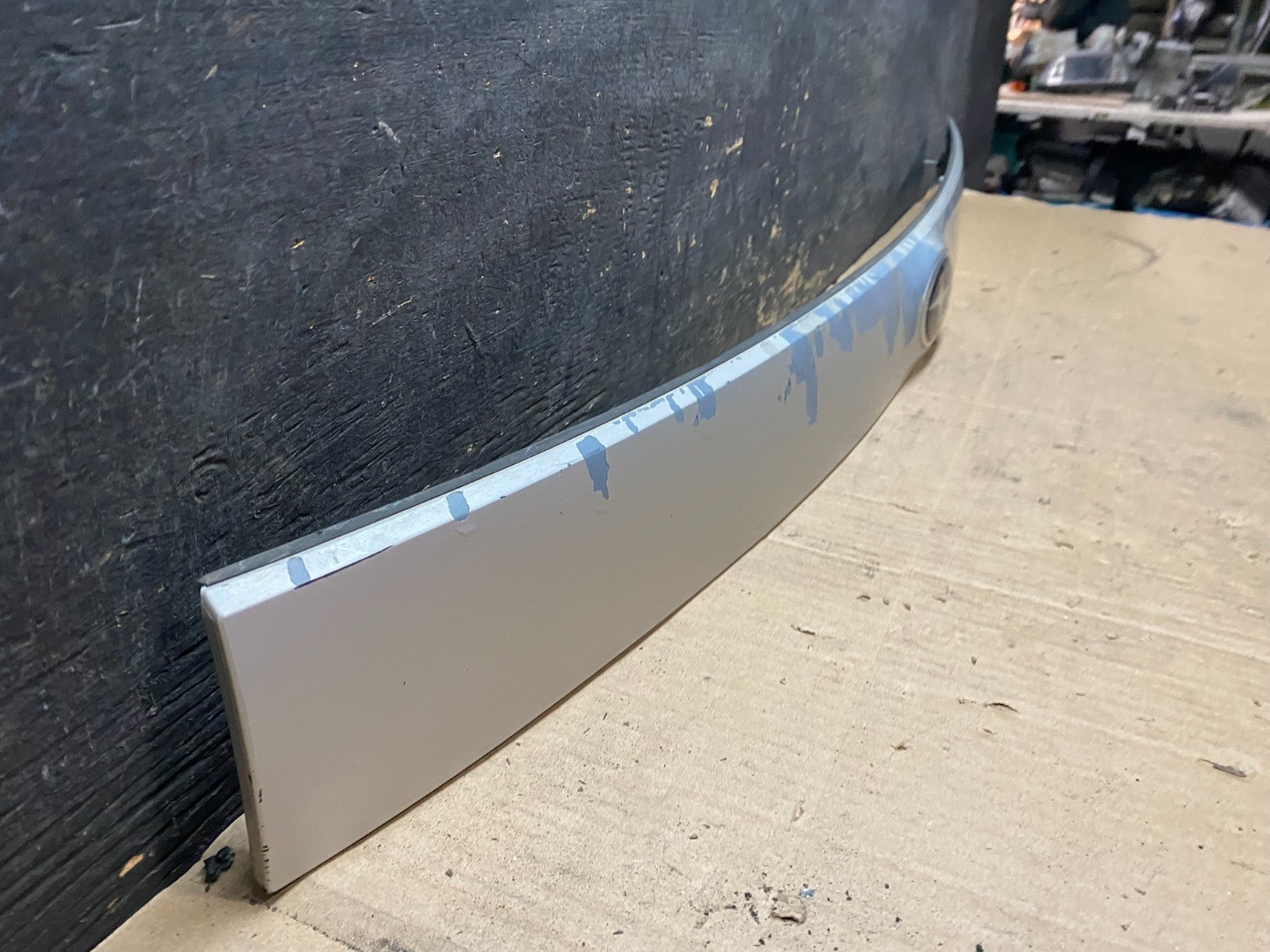 2009 - 2013 Subaru Forester  Liftgate Tailgate Trunk Trim Molding U6437 DG2