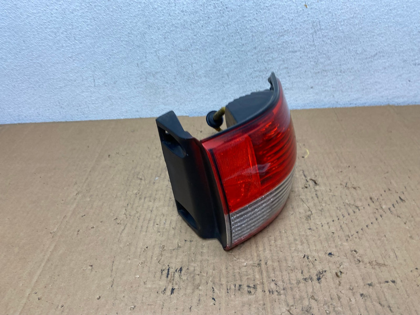 2001 2002 2003 Toyota Sienna Right Passenger Rh Side Tail Light AD1163 LK2