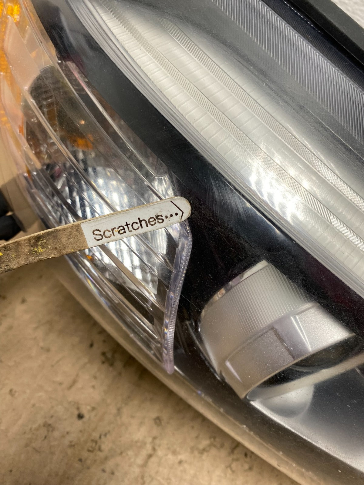 2016 to 2018 Kia Sorento Right Passenger RH Side Headlight Halogen AE6544 DW3