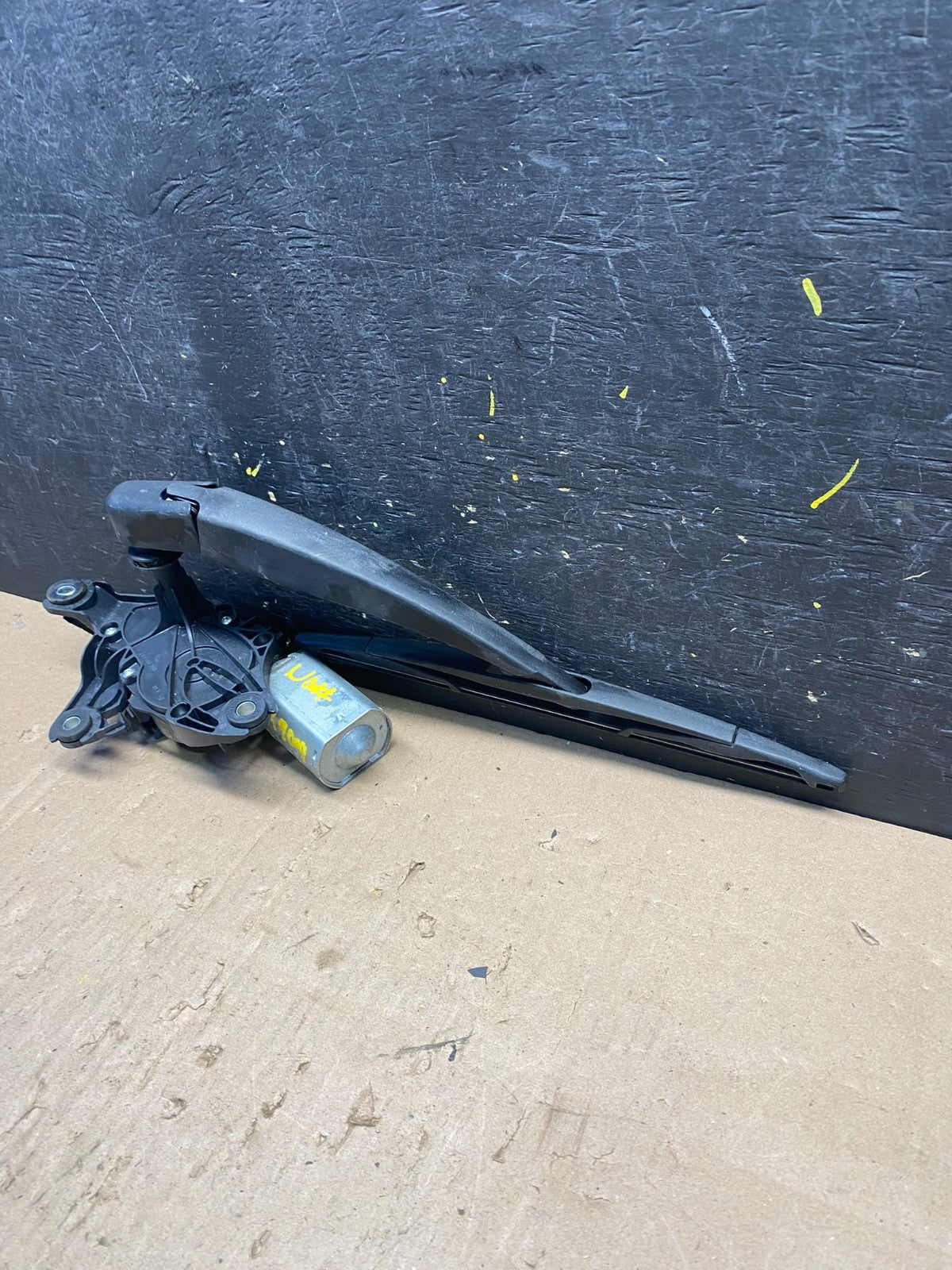 2013 to 2019 Lincoln MKT Rear Windshield Wiper Motor R9009 DG2