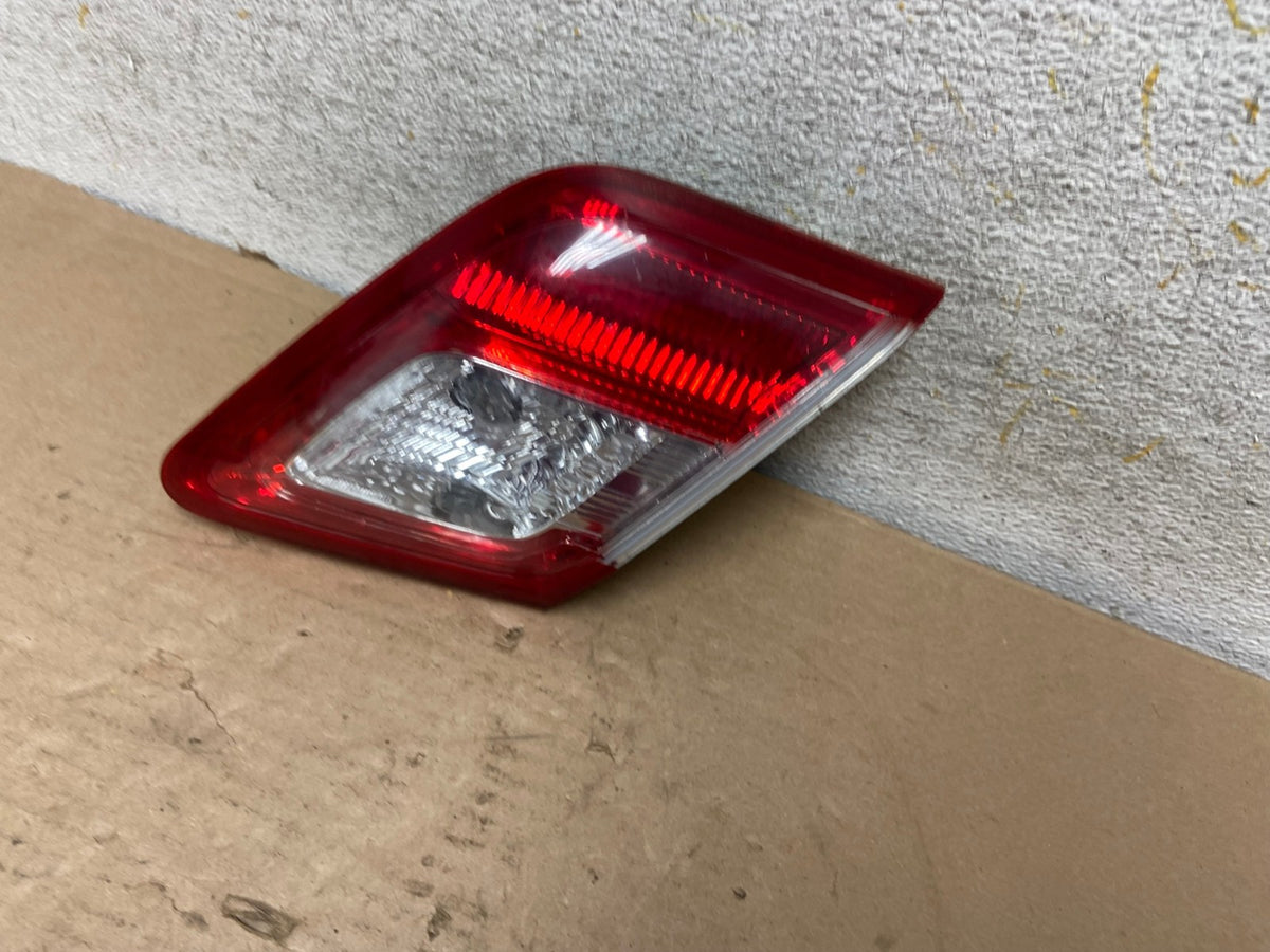 2010 - 2011 Toyota Camry Right Passenger RH Side Inner Tail Light AH9516 LK1