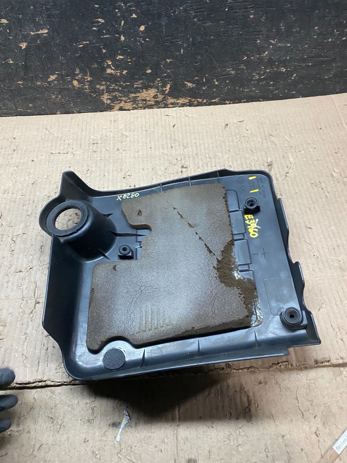 2005 to 2006 Chevrolet Malibu 3.5L Engine Cover Plastic Motor Shield X8287 DG7
