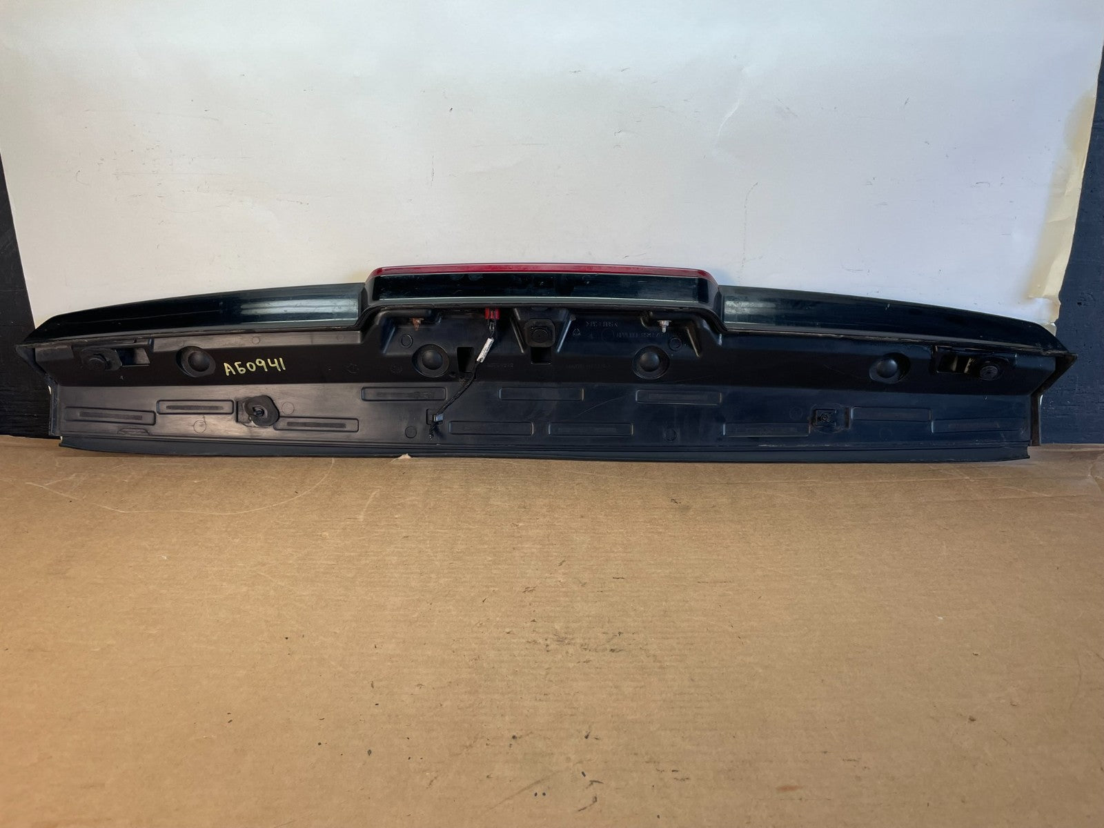 2007-2014 Chevrolet Tahoe Suburban Yukon Spoiler Wing 3rd Brake Light AG0941 DG5