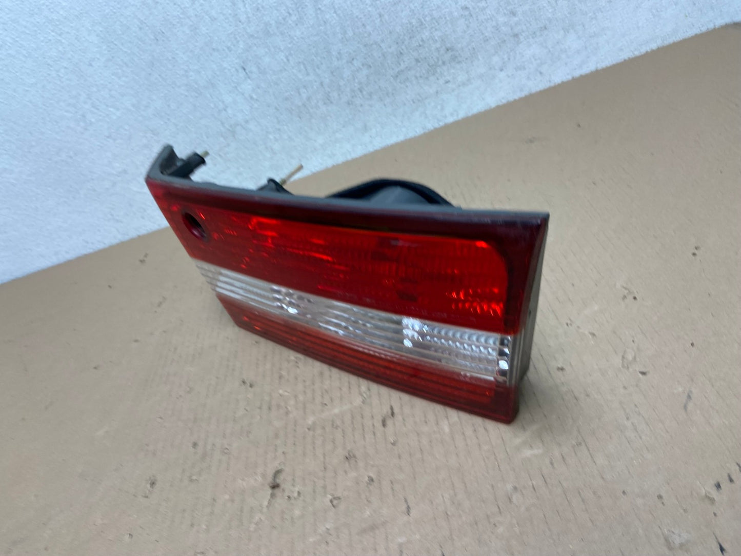2000 2001 Lexus ES300 Inner Right Passenger RH Side Tail Light AE7271 LK1