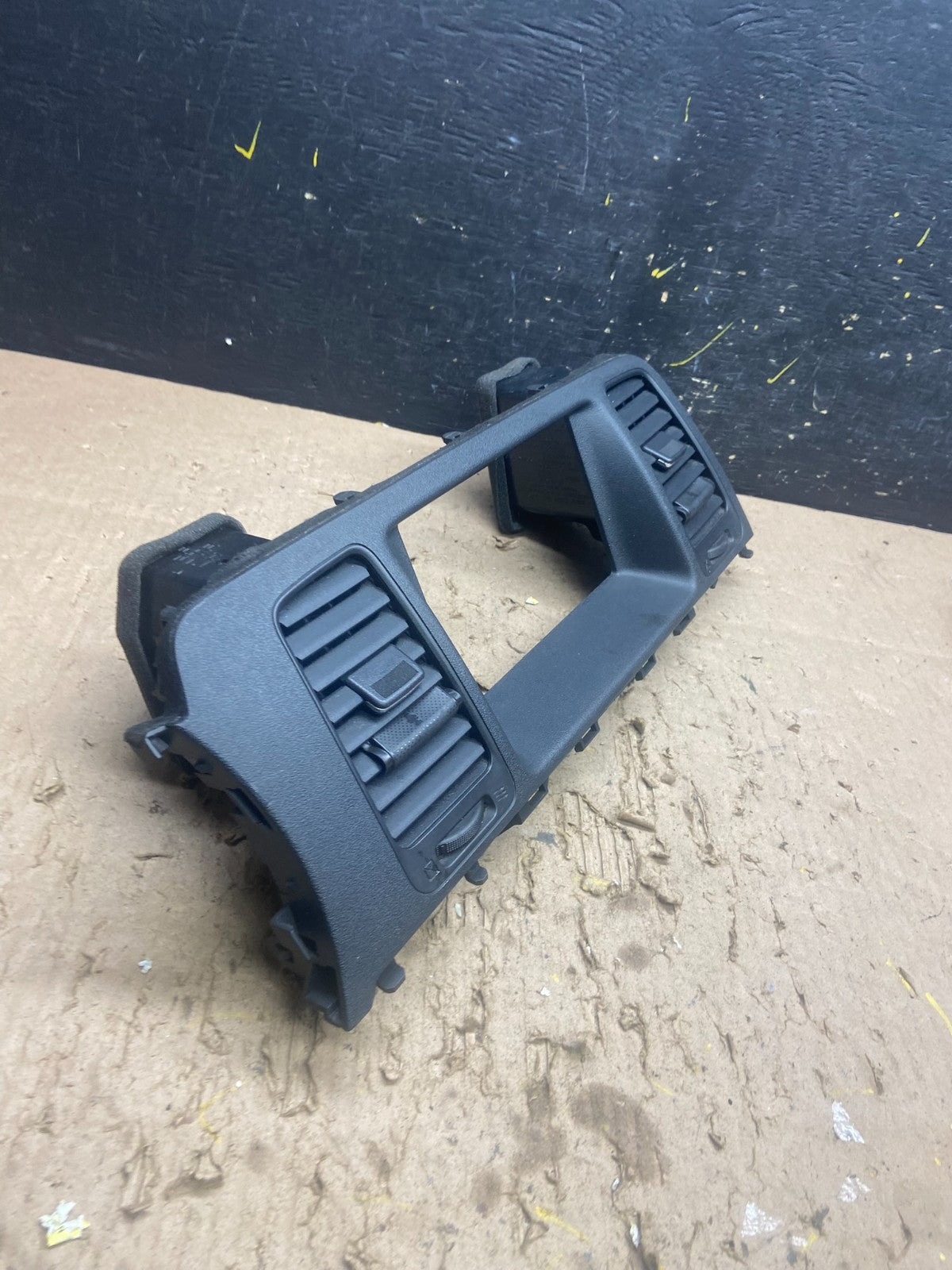 2009-2014 Nissan Murano Radio Center Console Display Bezel Air Vent T9003 DG1