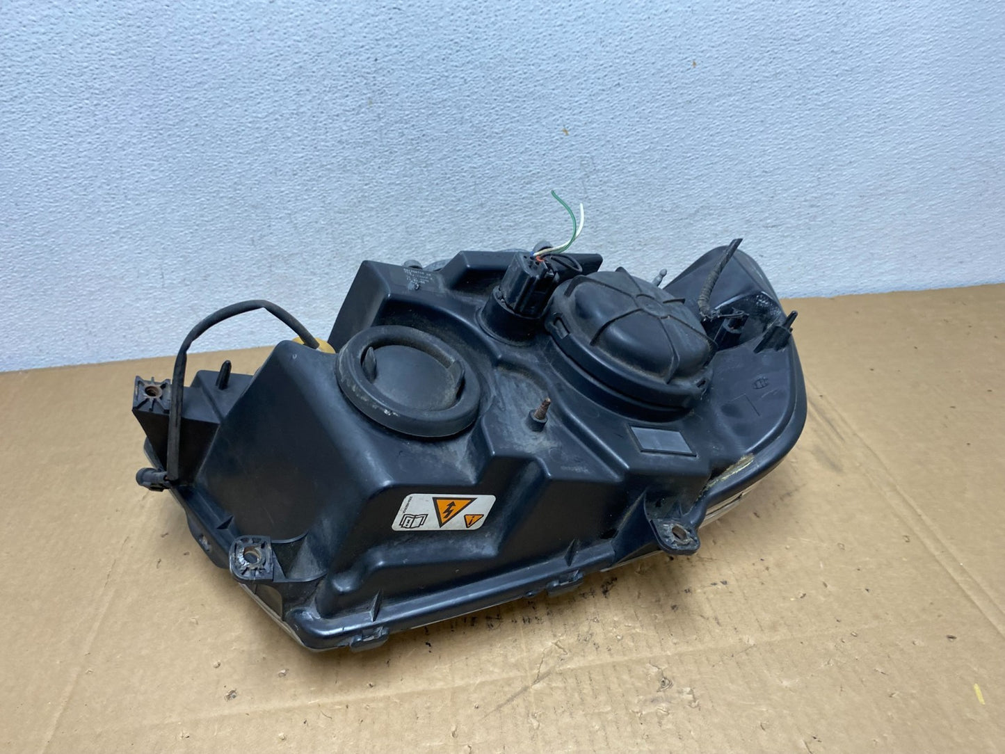 Xenon 2003-2006 Lincoln Navigator Left Driver Side Headlight AD1077 DW4