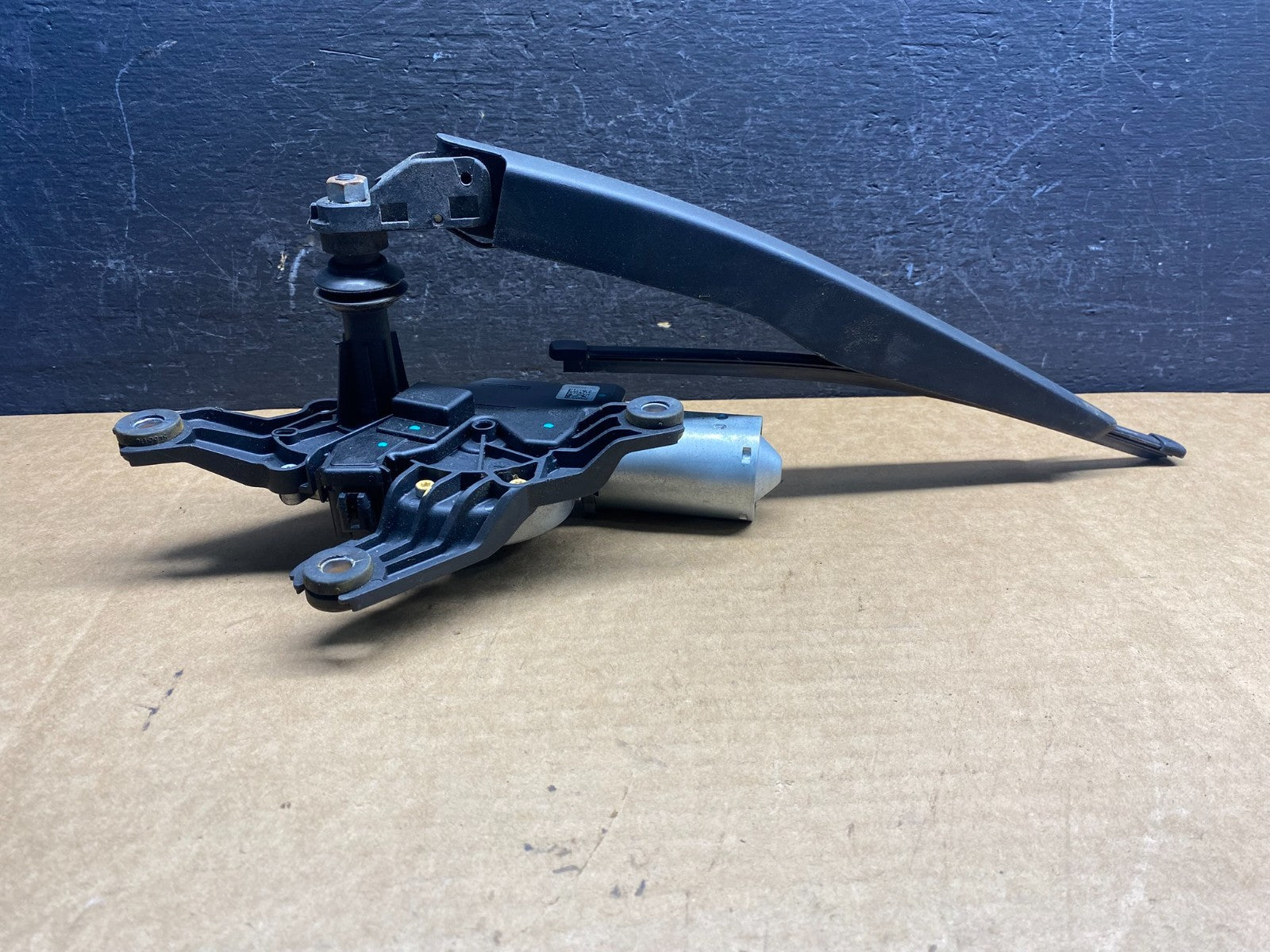 2020 to 2023 Ford Explorer Rear Windshield Wiper Motor ad7517 DG1