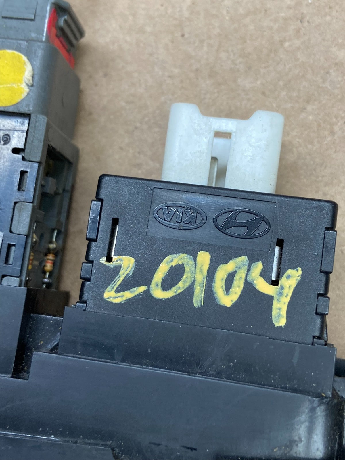 2006 - 2012 Kia Sedona Entourage Front Heated Seat Switch ESC OFF z0104 DG6