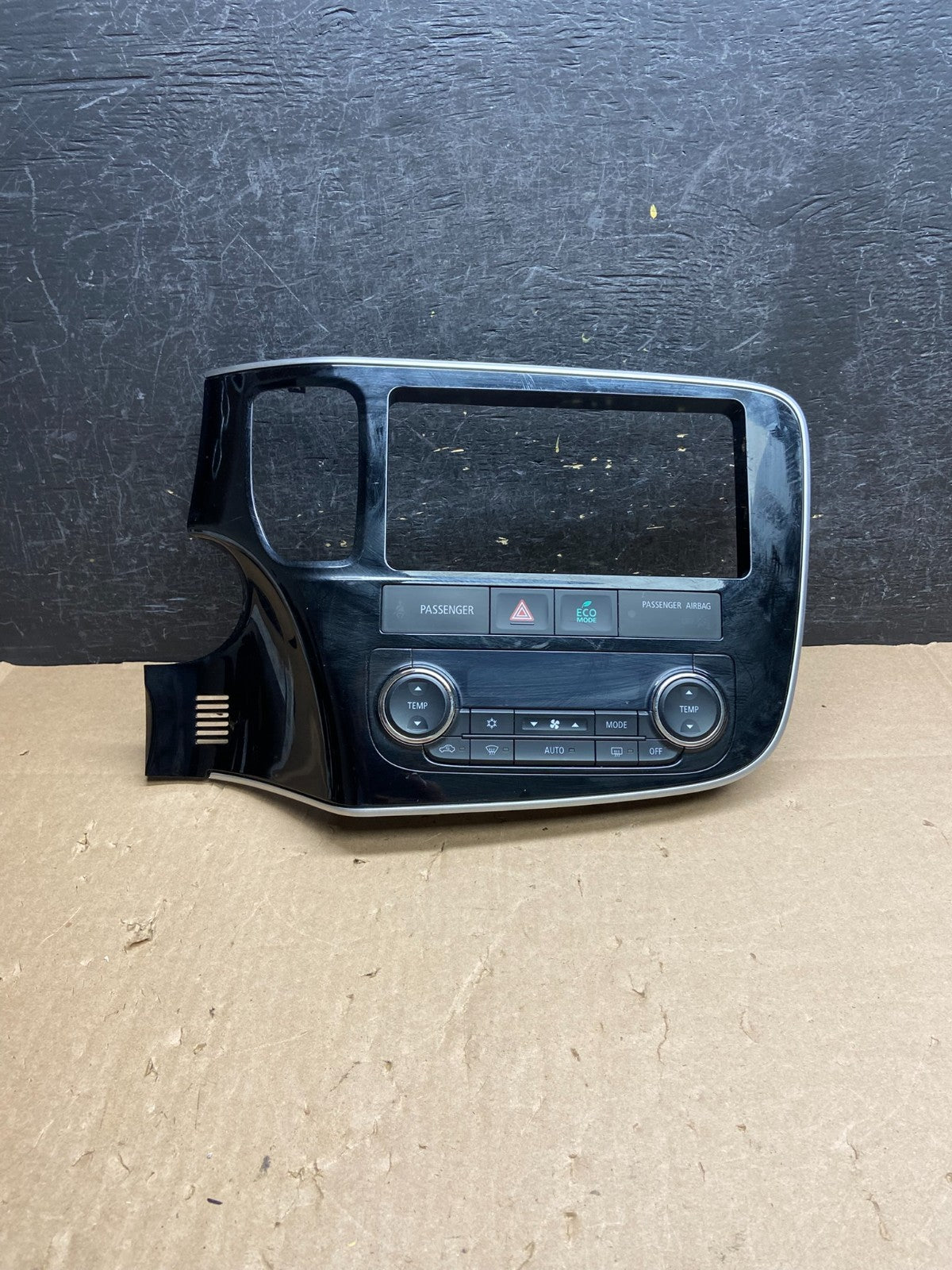 2014-2019 Mitsubishi Outlander Radio A/C Heater Climate Control Bezel ai6139 DG0