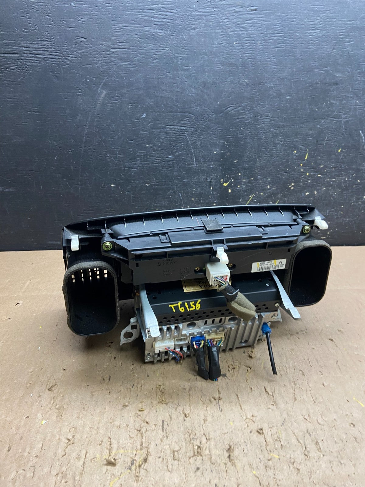 2002 2005 Toyota Camry Radio AM/FM CD Player Air Vent Bezel OEM t6156 DG4