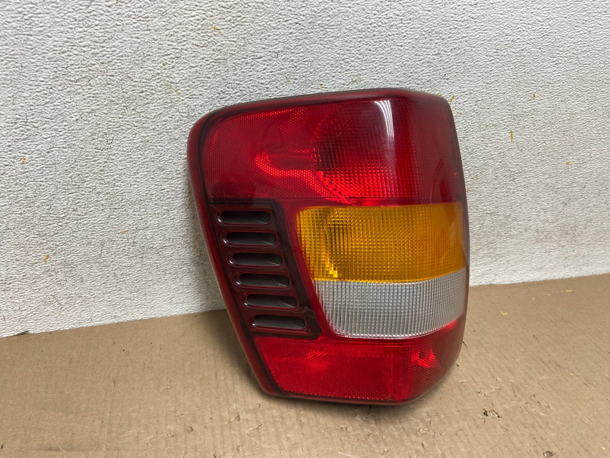 1999 - 2004 Jeep Grand Cherokee WJ Left Driver Lh Tail Light AH5900 LK1