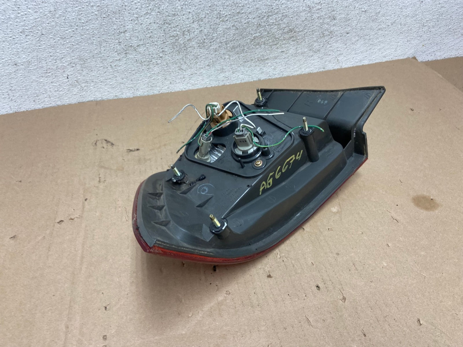 2000 2001 Lexus ES300 Outer Right Passenger RH Side Tail Light AG6674 LK5