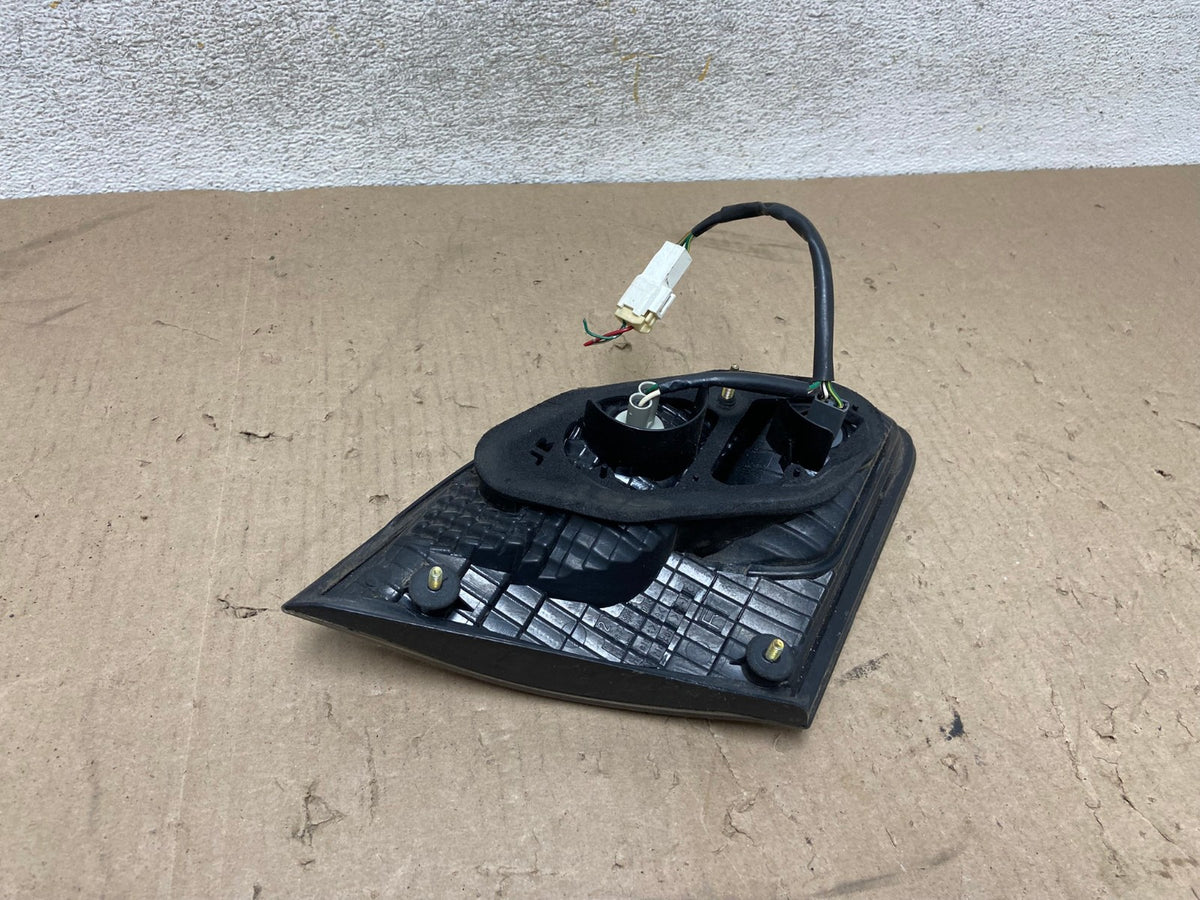 2002 2003 2004 Lexus Es300 Es330 Right Passenger Inner Tail Light AH6917 LK5