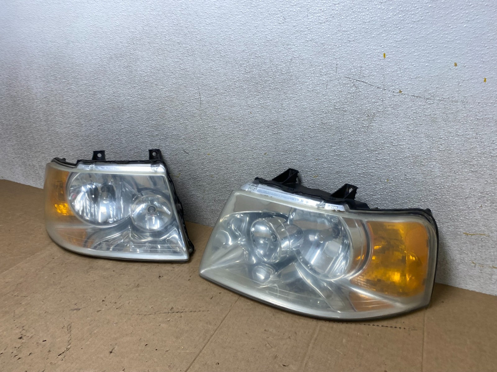 2003 - 2006 Ford Expedition Left+Right Side Headlights Halogen Oem W8738 DG1