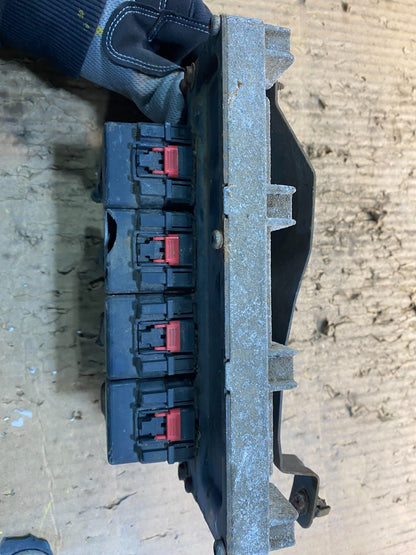 2005 Chrysler  Caravan  3.3L Engine Control Unit ECU P05187657AC y1541 DG1