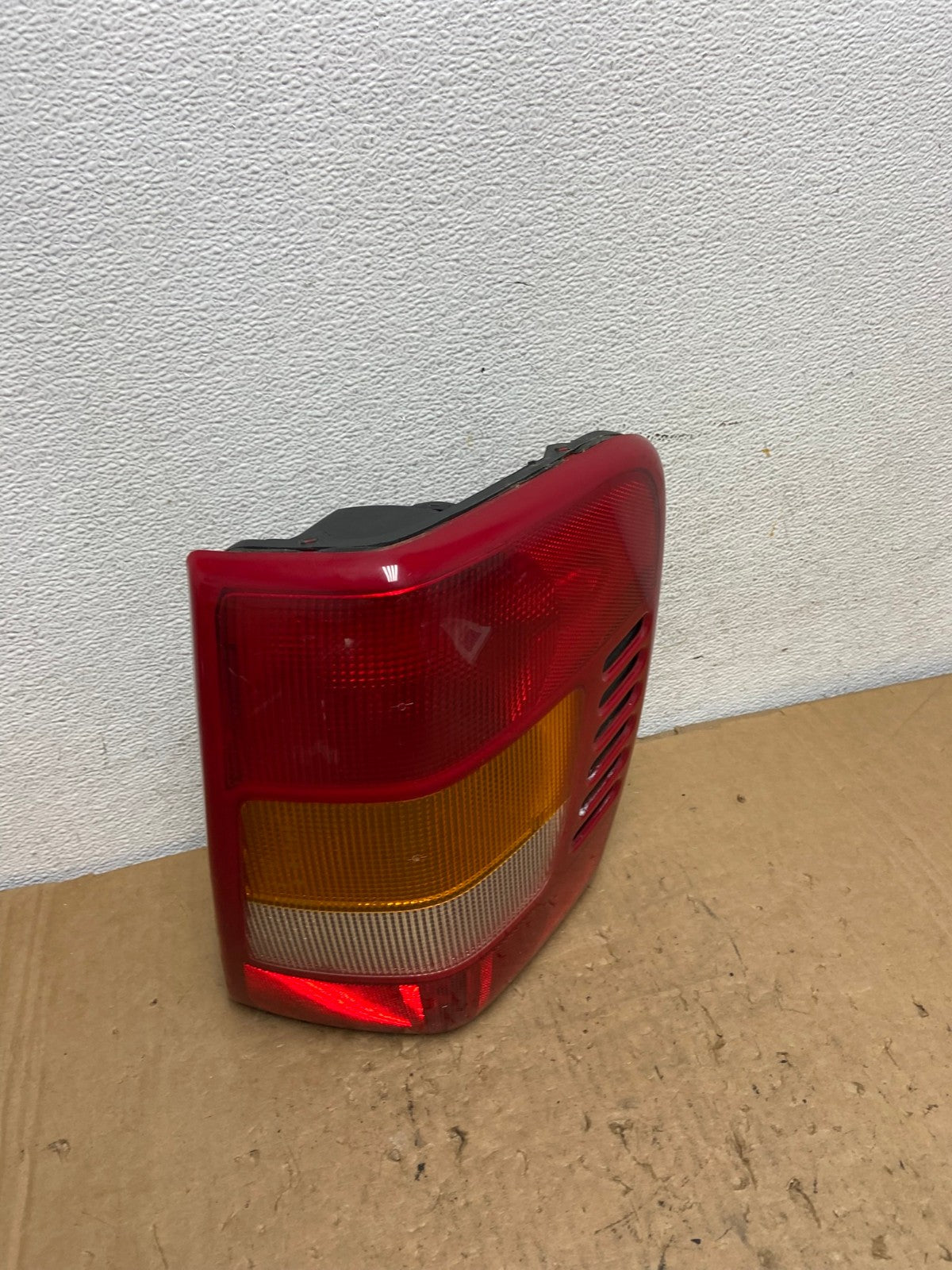 1999-2004 Jeep Grand Cherokee WJ Right Passenger Rh Tail Light AD3305 LK2