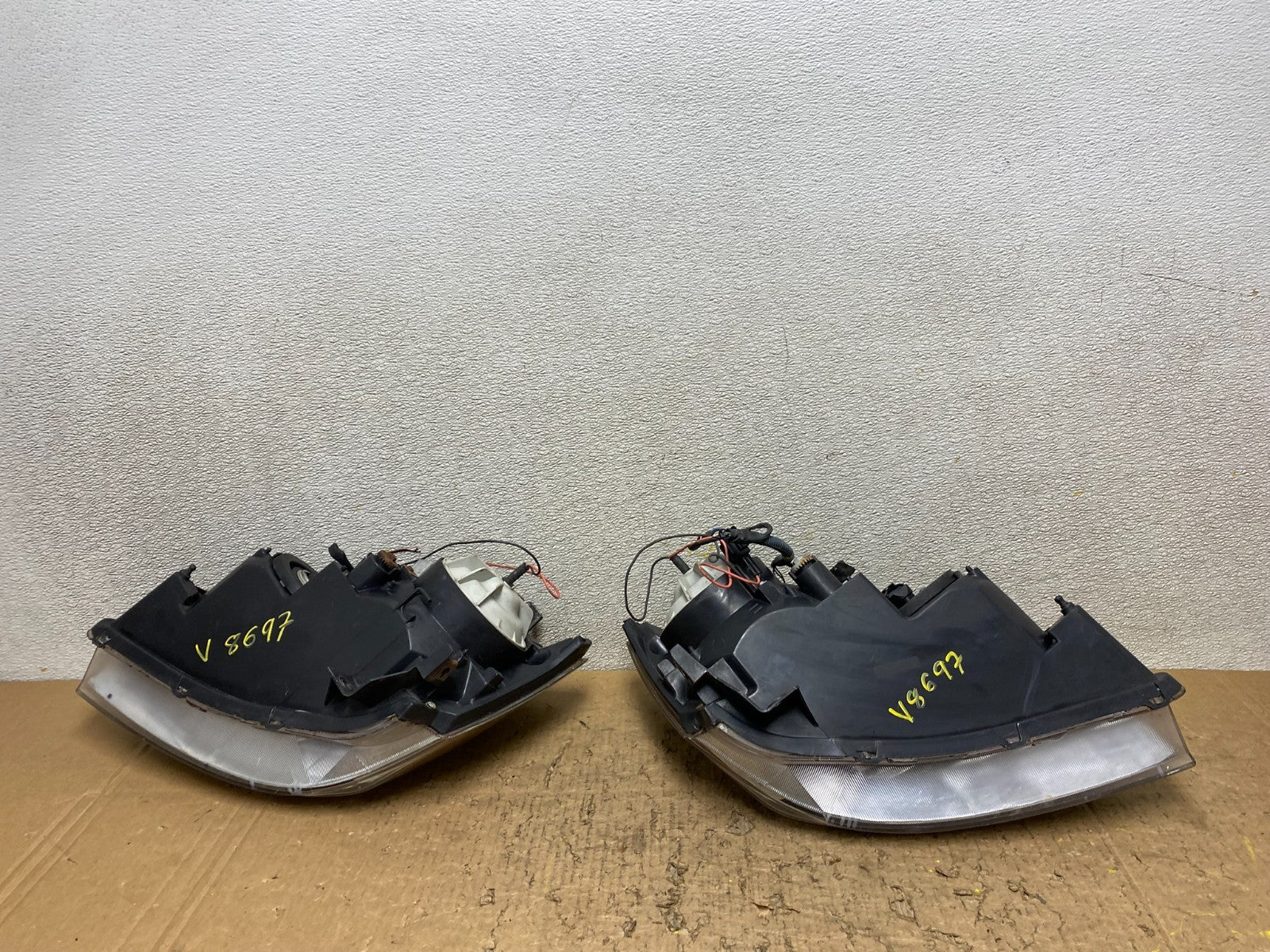 2005 to 2006 Nissan Altima Left+Right Set Halogen Headlights Oem V8697 DW9