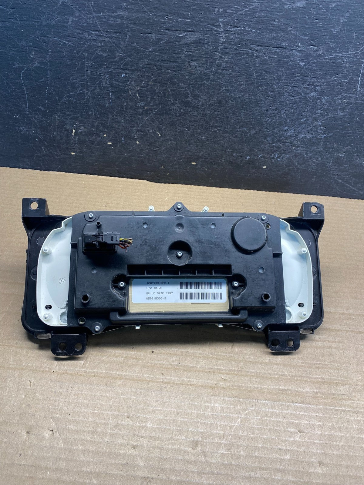 2006 to 2010 Hummer H3 Dash Cluster Gauge Speedometer AF3838 DW4