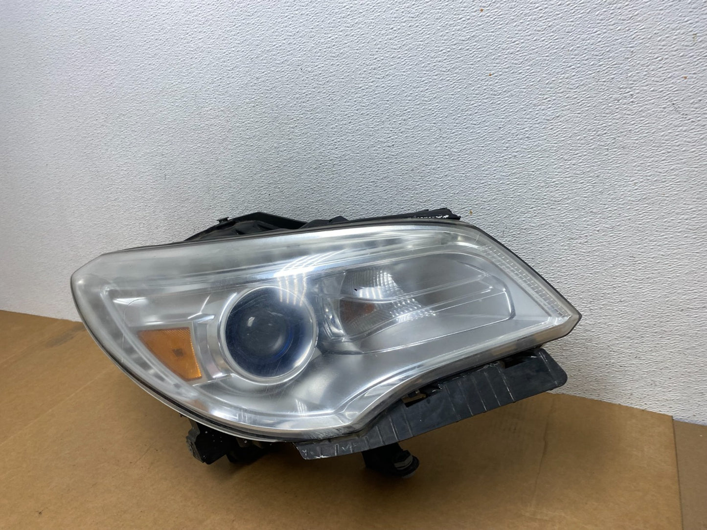 2013-2017 Buick Enclave Right Headlight Xenon Hid One Ballast AE2899 DW1