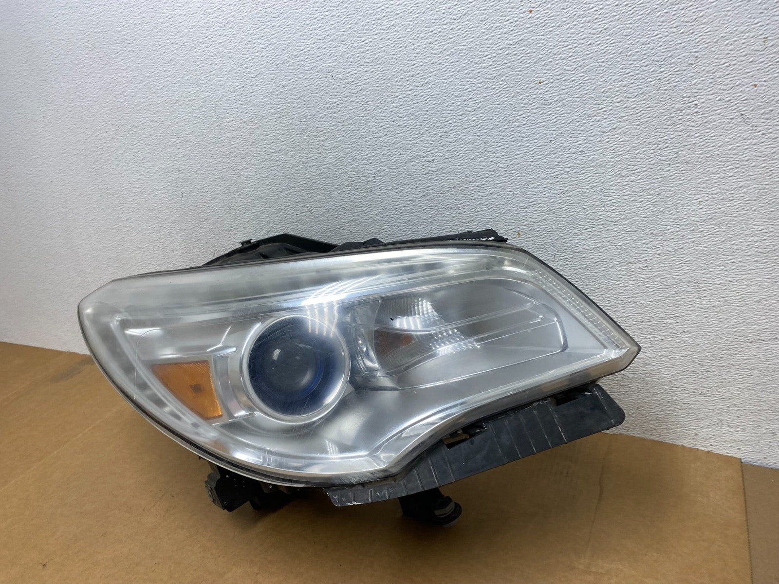 2013-2017 Buick Enclave Right Headlight Xenon Hid One Ballast AE2899 DW1