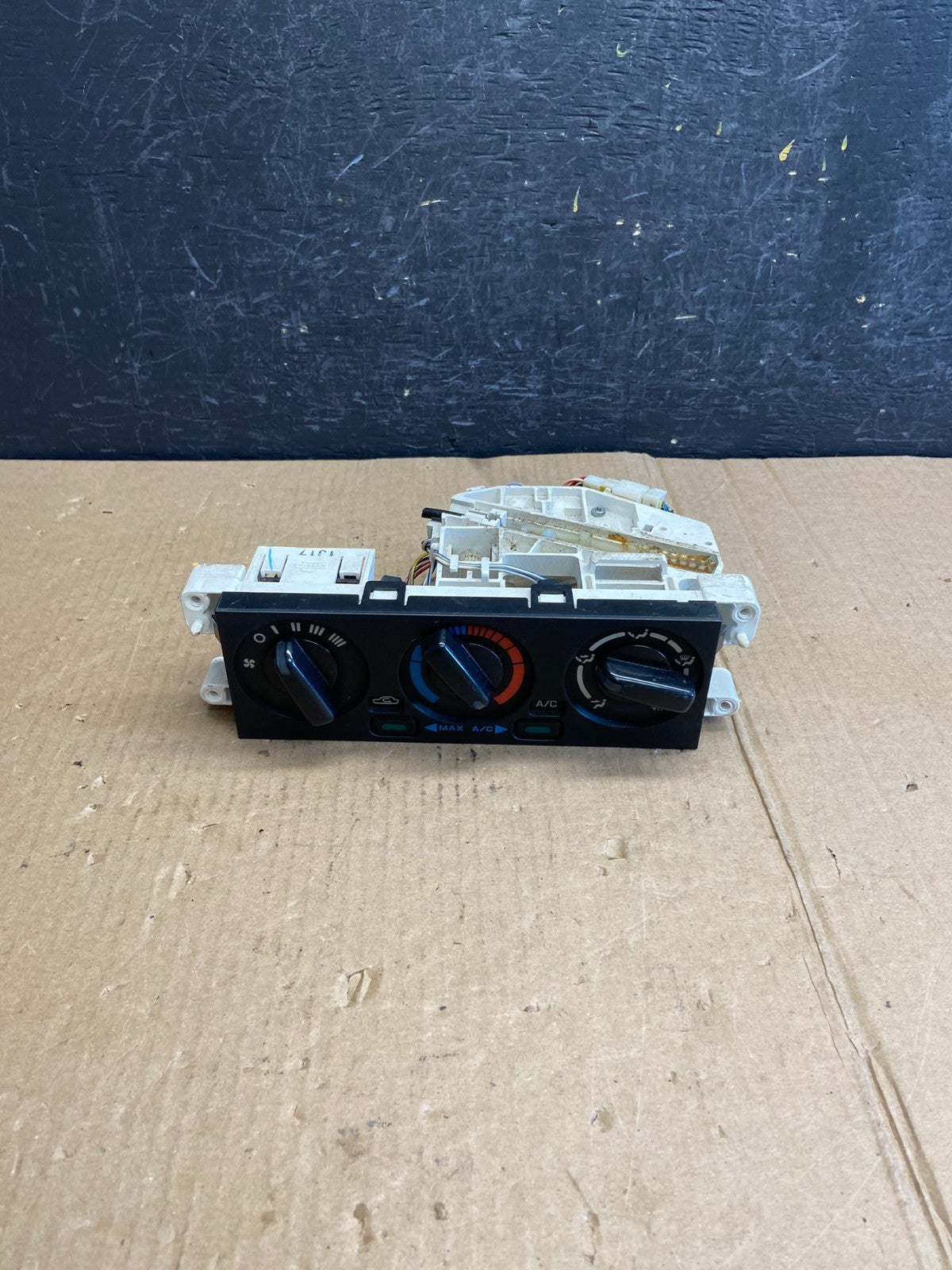 1996 to 2000 Nissan Pathfinder AC Heater Temperature Climate Control AE42530