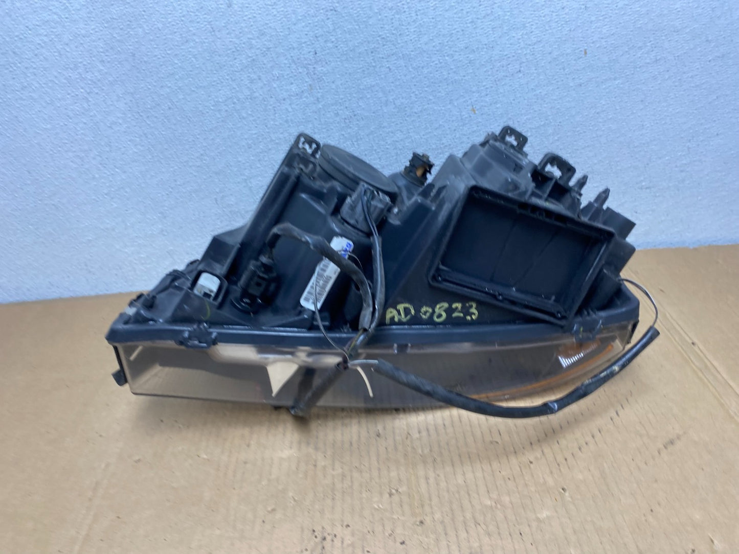 2003 to 2006 Volvo XC90 Right Passenger Rh Side Headlight Halogen AD0823 DW7