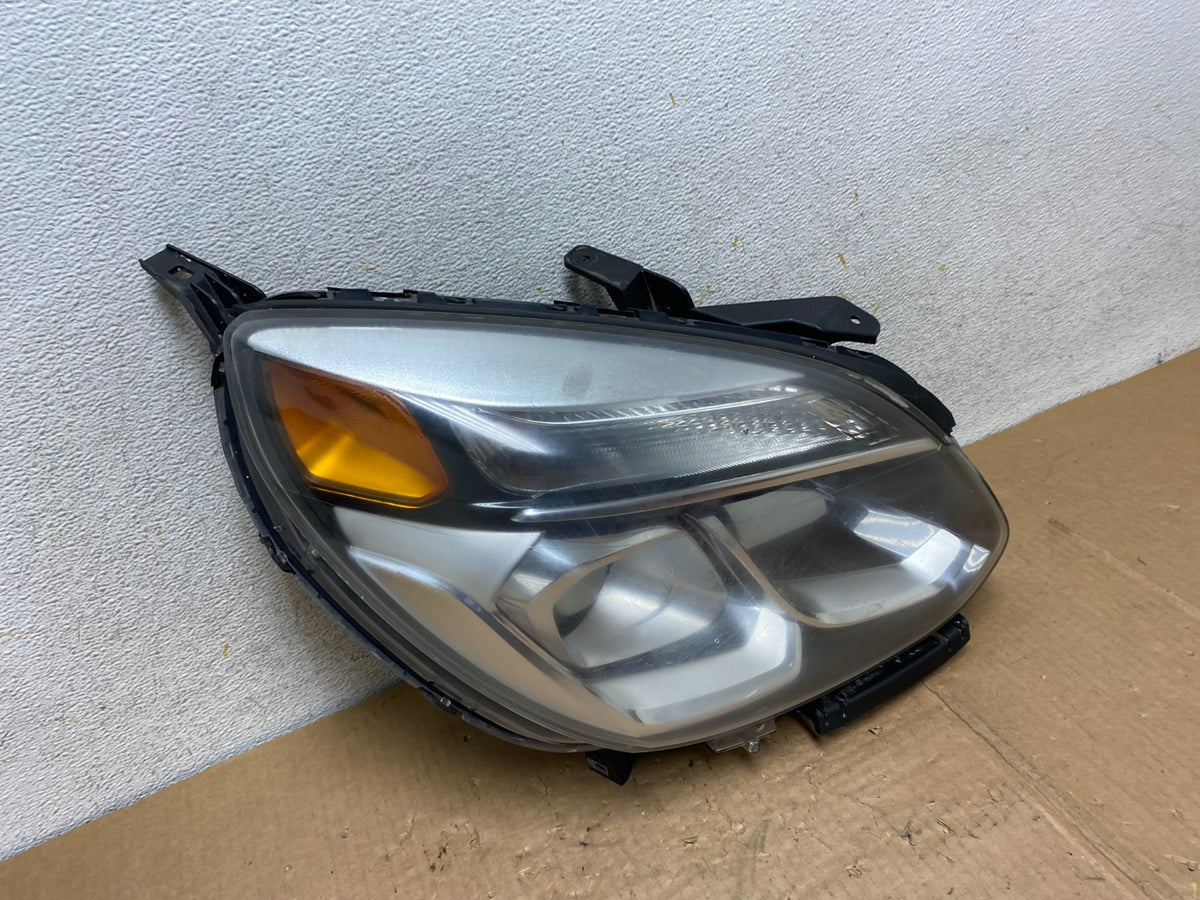 2016-2018 Chevrolet Equinox Right Passenger RH Halogen Headlight AI5506 DW2