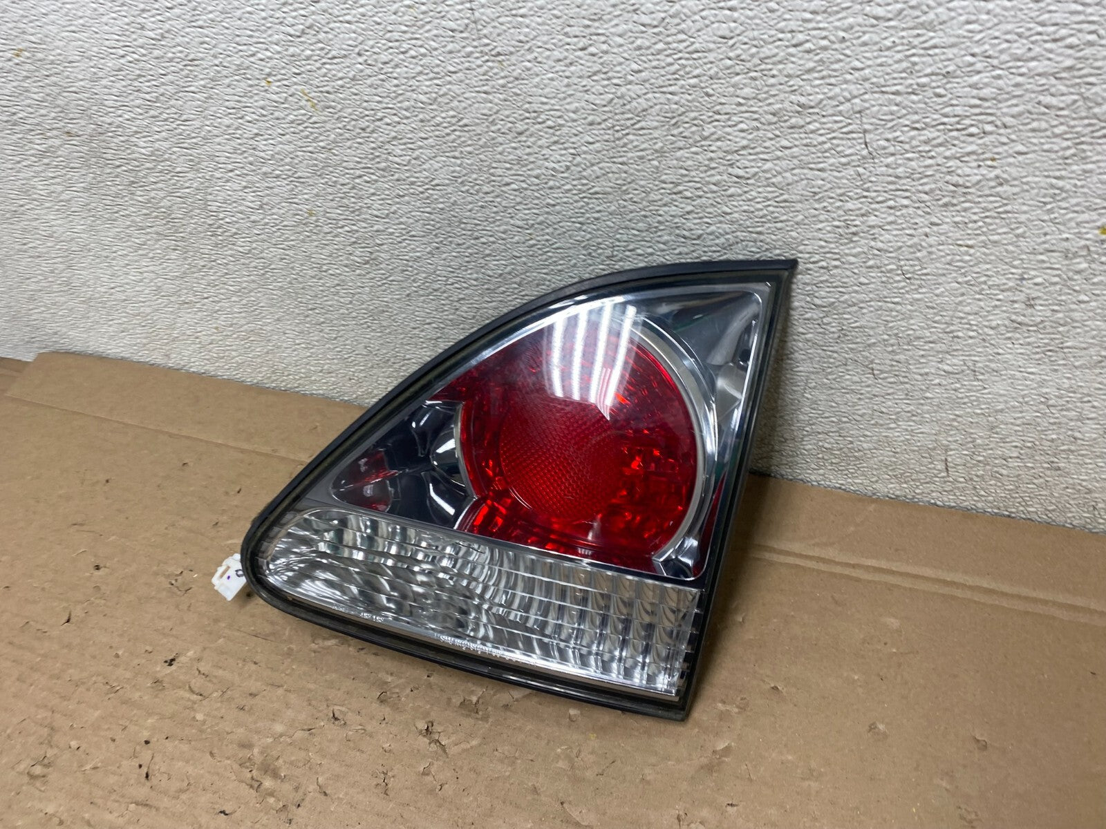 2000-2003 Lexus RX300 Right Passenger Side Rear Inner Tail Light G7057 KC1
