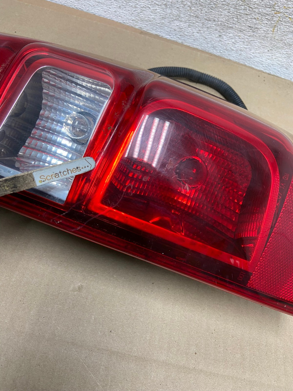 2007-2013 Chevrolet Avalanche Right Passenger RH Side Tail Light AI1378 LK3