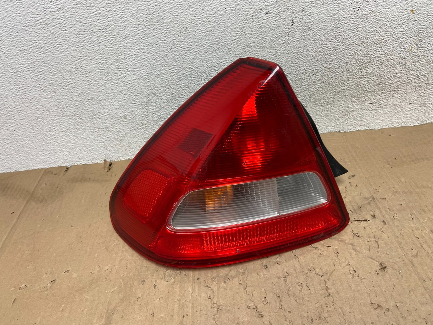 2000 to 2006 Honda Insight Left Driver LH Side Tail Light AE9365 DG0