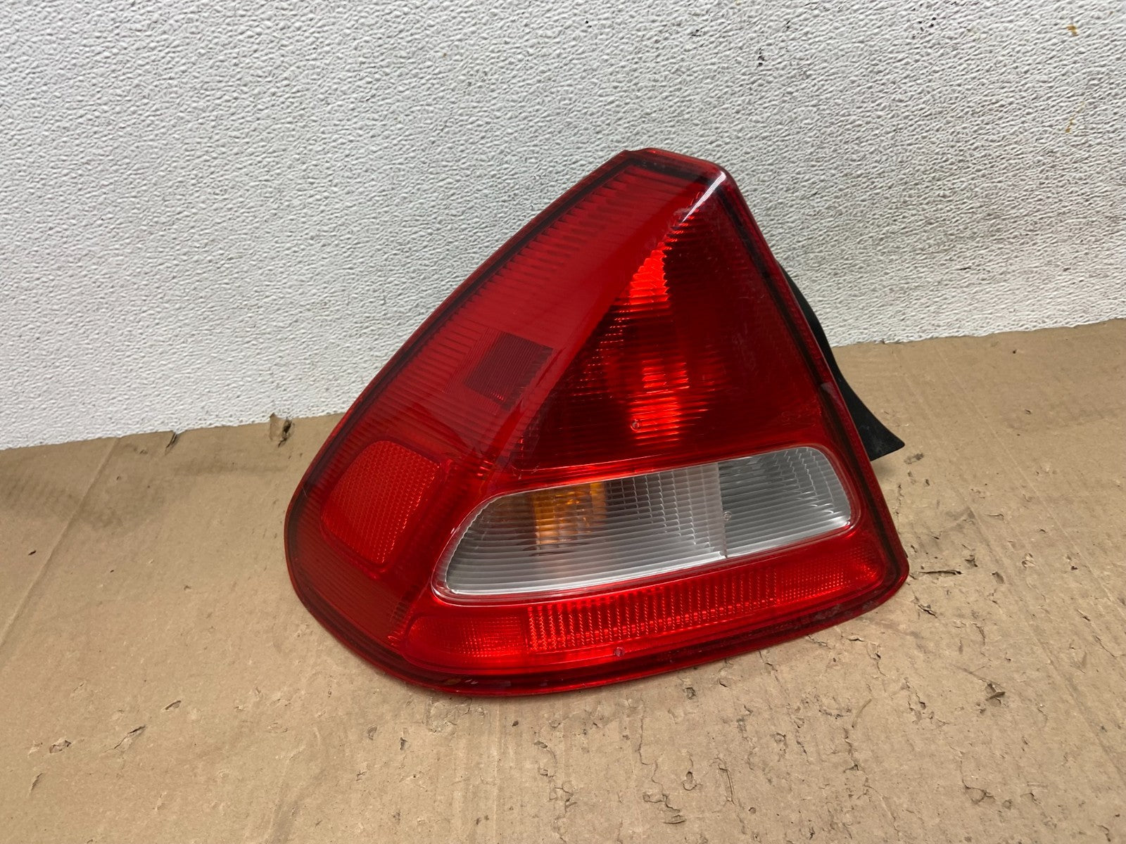 2000 to 2006 Honda Insight Left Driver LH Side Tail Light AE9365 DG0