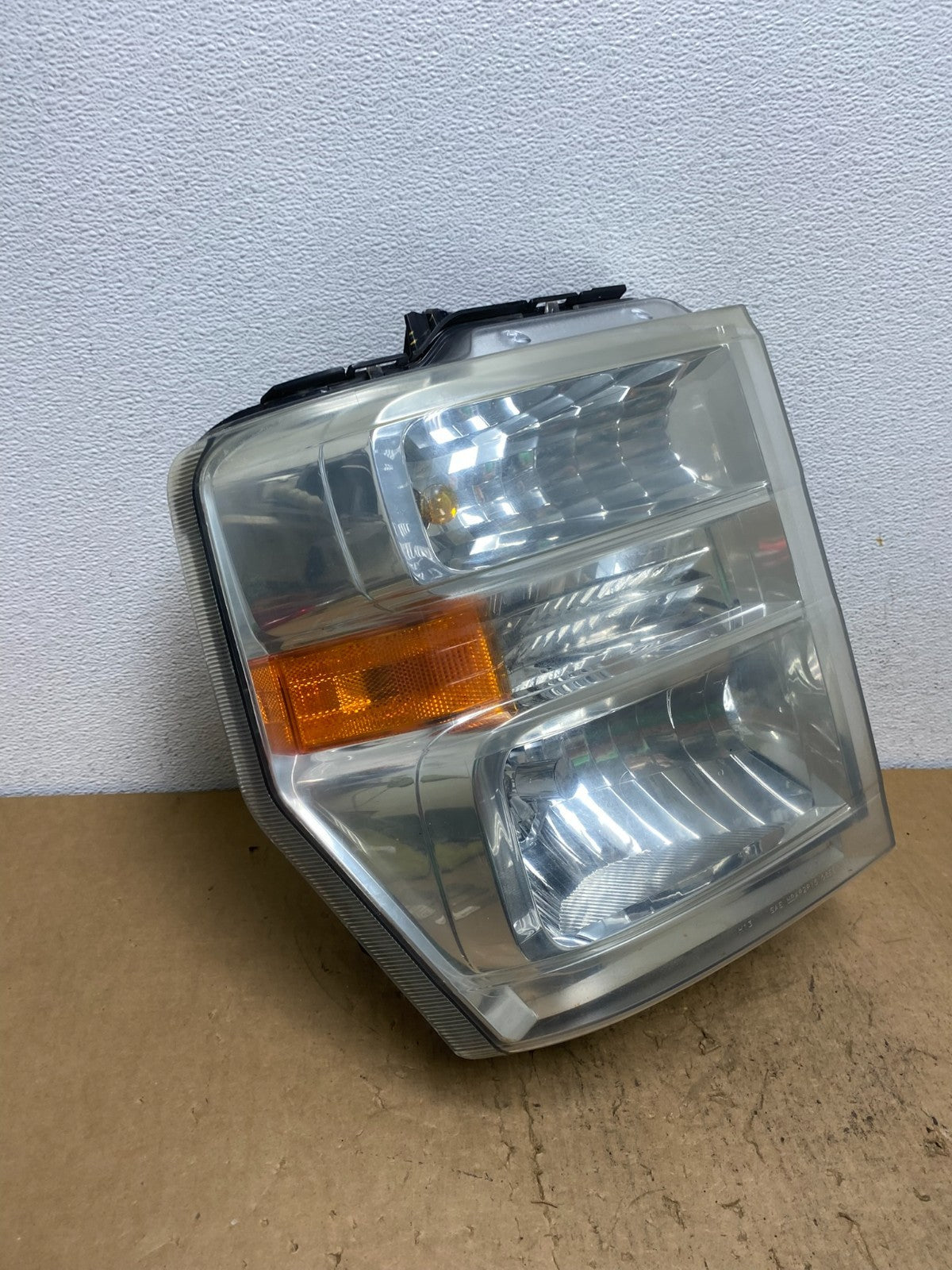 2008-2014 Ford Econoline E150 E250 E350 Right Passenger Headlight AD0693 DW2