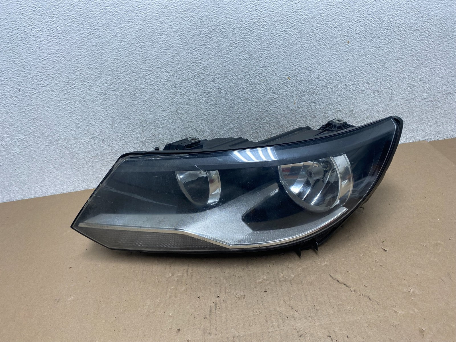 2012 to 2018 Volkswagen Tiguan Left Driver LH Halogen Headlight AG5793 DW0