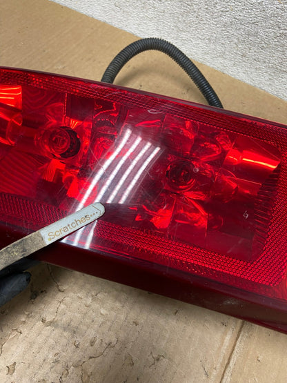 2002 to 2006 Cadillac Escalade Right Passenger Side Tail Light AI4752 LK3