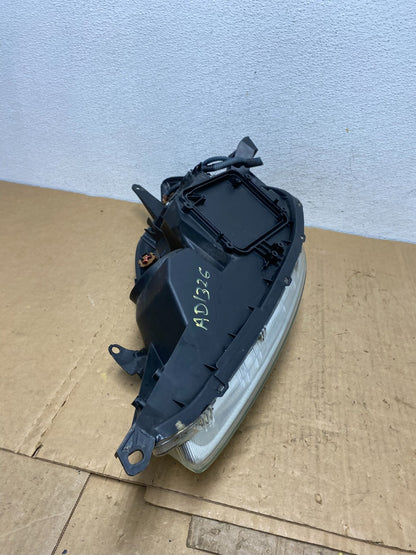 2004-2005 Toyota Sienna Driver Right Passenger Halogen Headlight AD1326 DW9