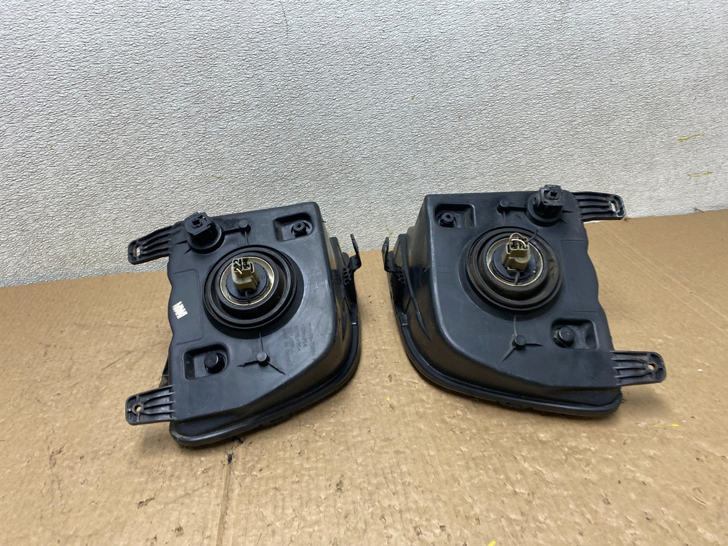 2005 to 2009 Ford Mustang Left+Right Set Side Black Halogen Headlights V3067 DW11