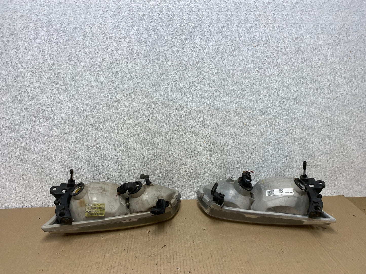 2000 to 2001 Toyota Camry Front Left+Right Side Headlights AF5864 DW7