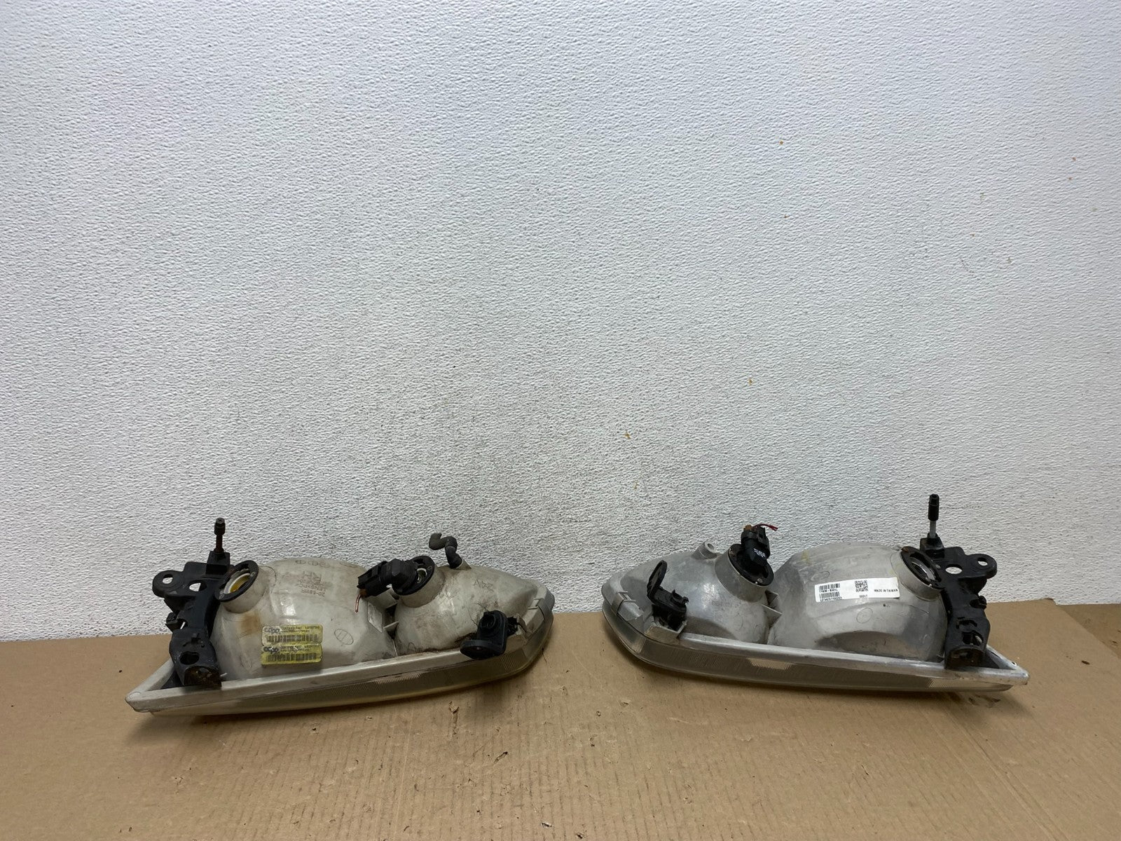 2000 to 2001 Toyota Camry Front Left+Right Side Headlights AF5864 DW7