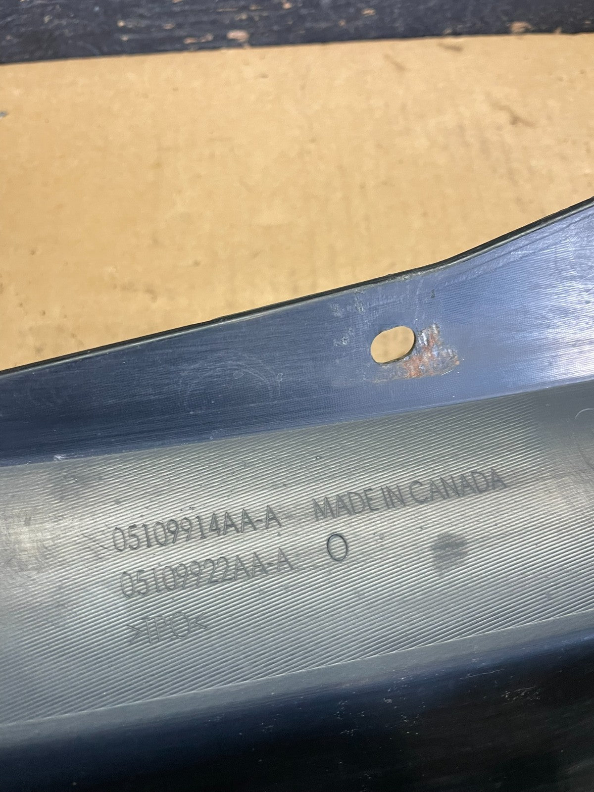 2009 to 2014 Volkswagen Routan Front Upper Grill Grille OEM AA2301 DG10