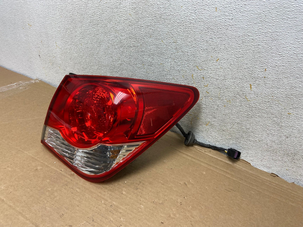 2011 2012 2013 2014 Chevrolet Cruze Right Passinger RH Side Tail Light AH8329 LK2