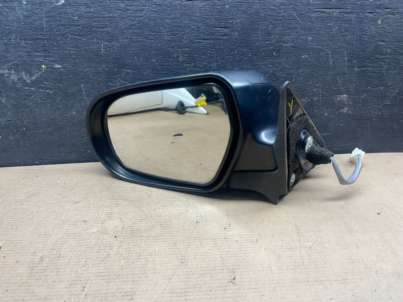 2005-2009 Subaru Legacy Outback Left Driver View Door Mirror N6779 DG2