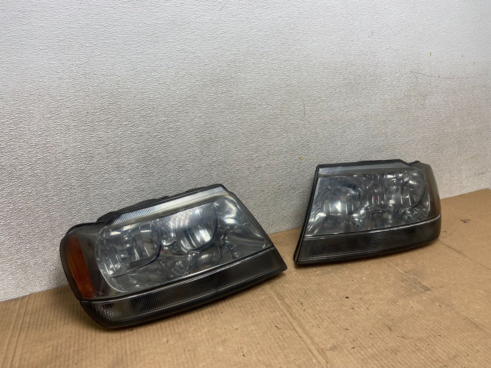 1999 - 2004 Jeep Grand Cherokee Left+Right Set Halogen Headlights AA6502 DW1