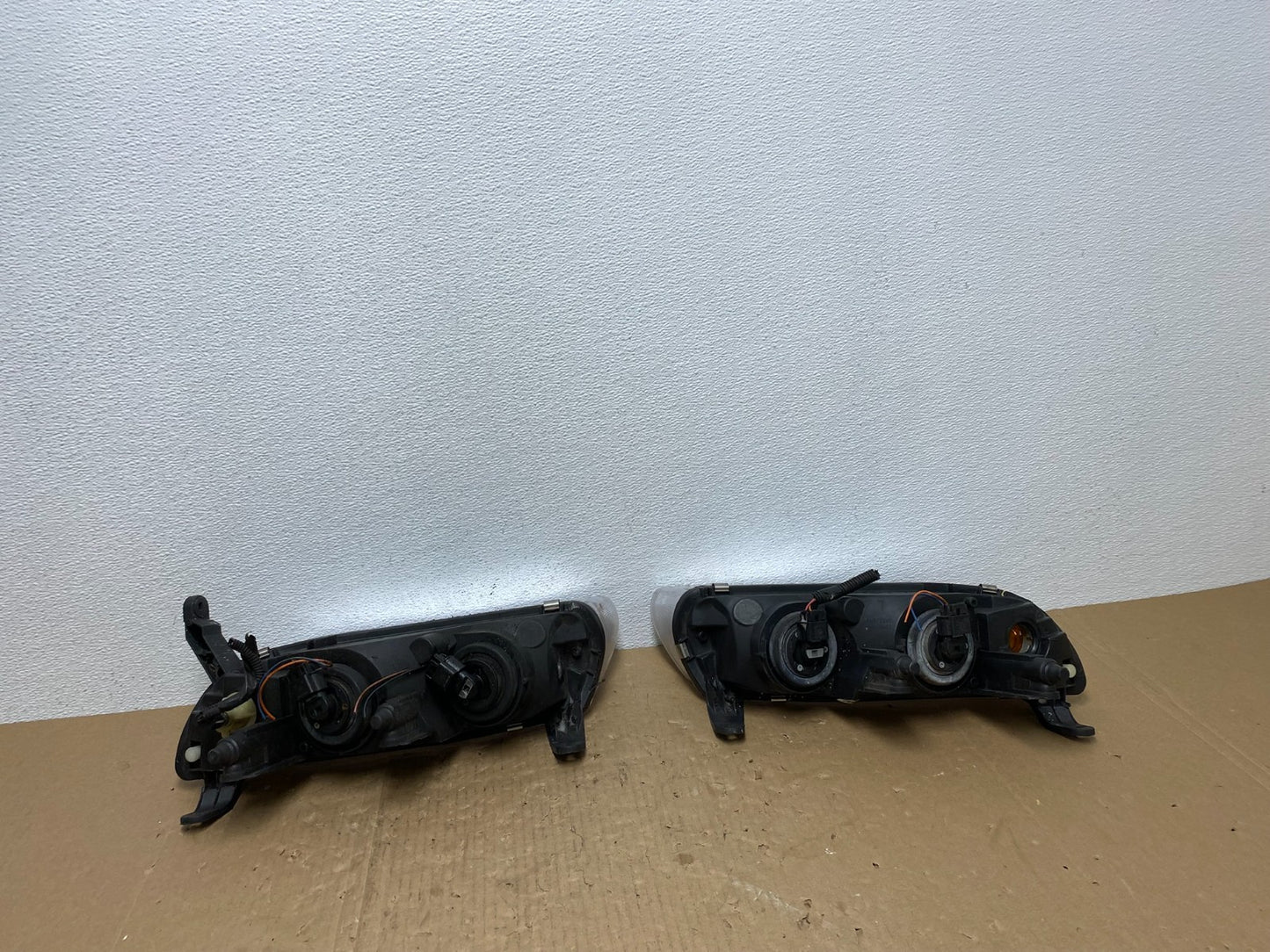 2000 to 2002 Saturn L Series Left+Right Set Halogen Headlights TYC AB6965 DW6