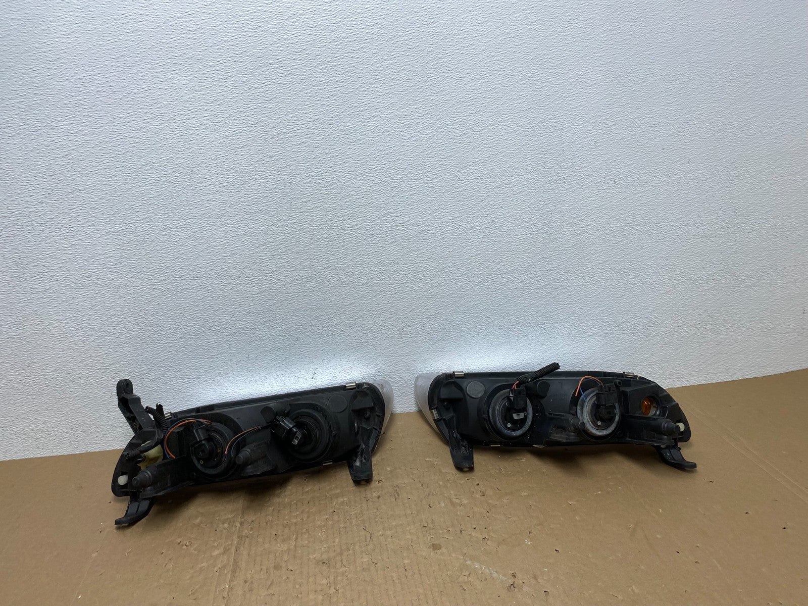 2000 to 2002 Saturn L Series Left+Right Set Halogen Headlights TYC AB6965 DW6