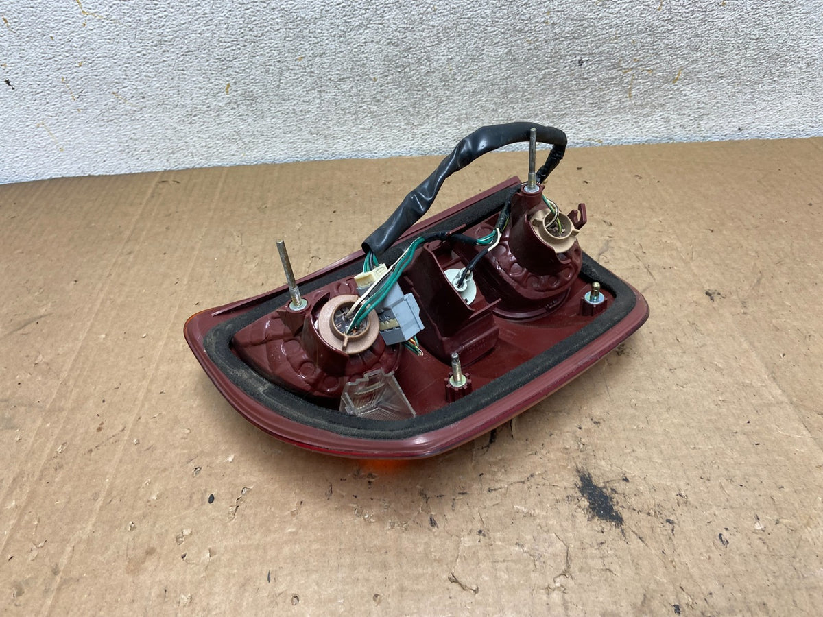 2004 2005 Toyota RAV4 Right RH Passenger Side Tail Light AI9153 LK4