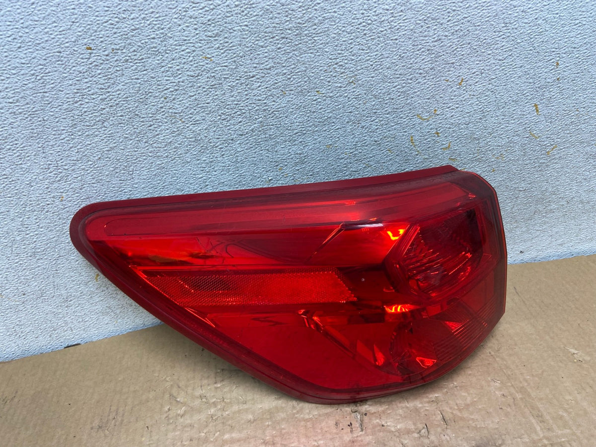 2017 - 2020 Nissan Pathfinder Left Driver LH Tail light AI8235 LK0