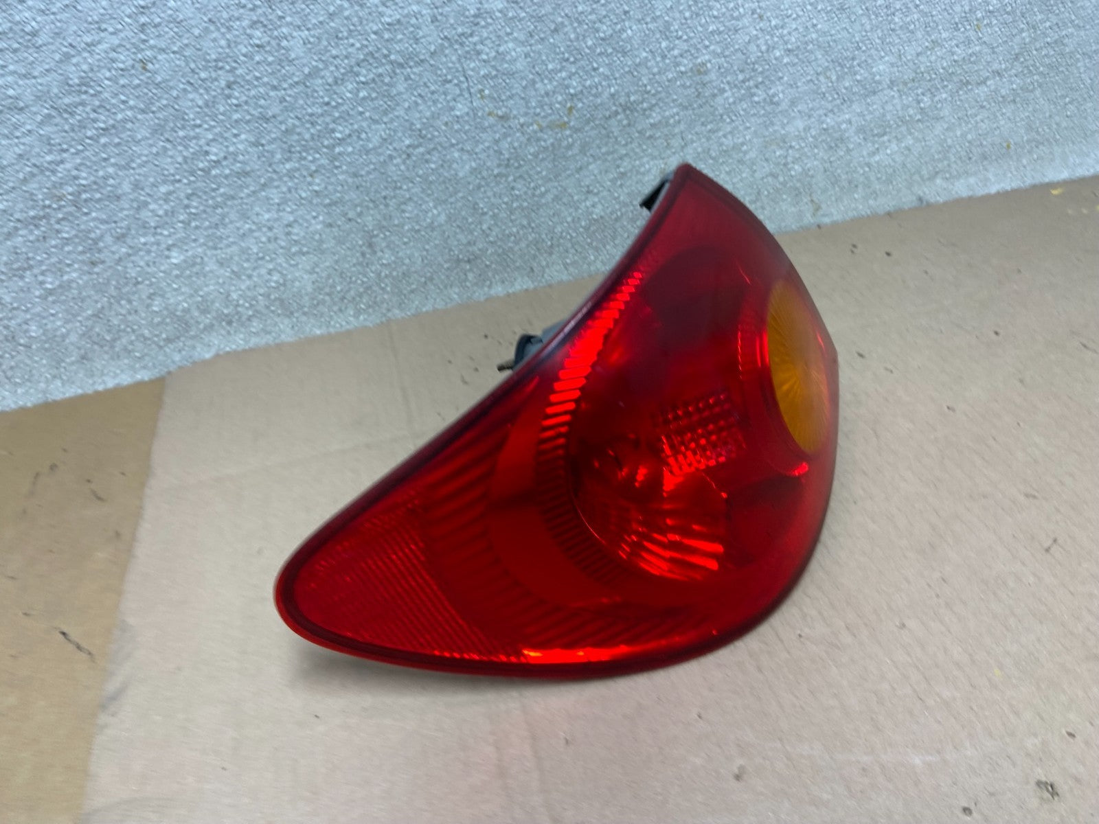 2003 to 2005 Toyota Corolla Left Driver Lh Side Tail Light AA0301 DW2