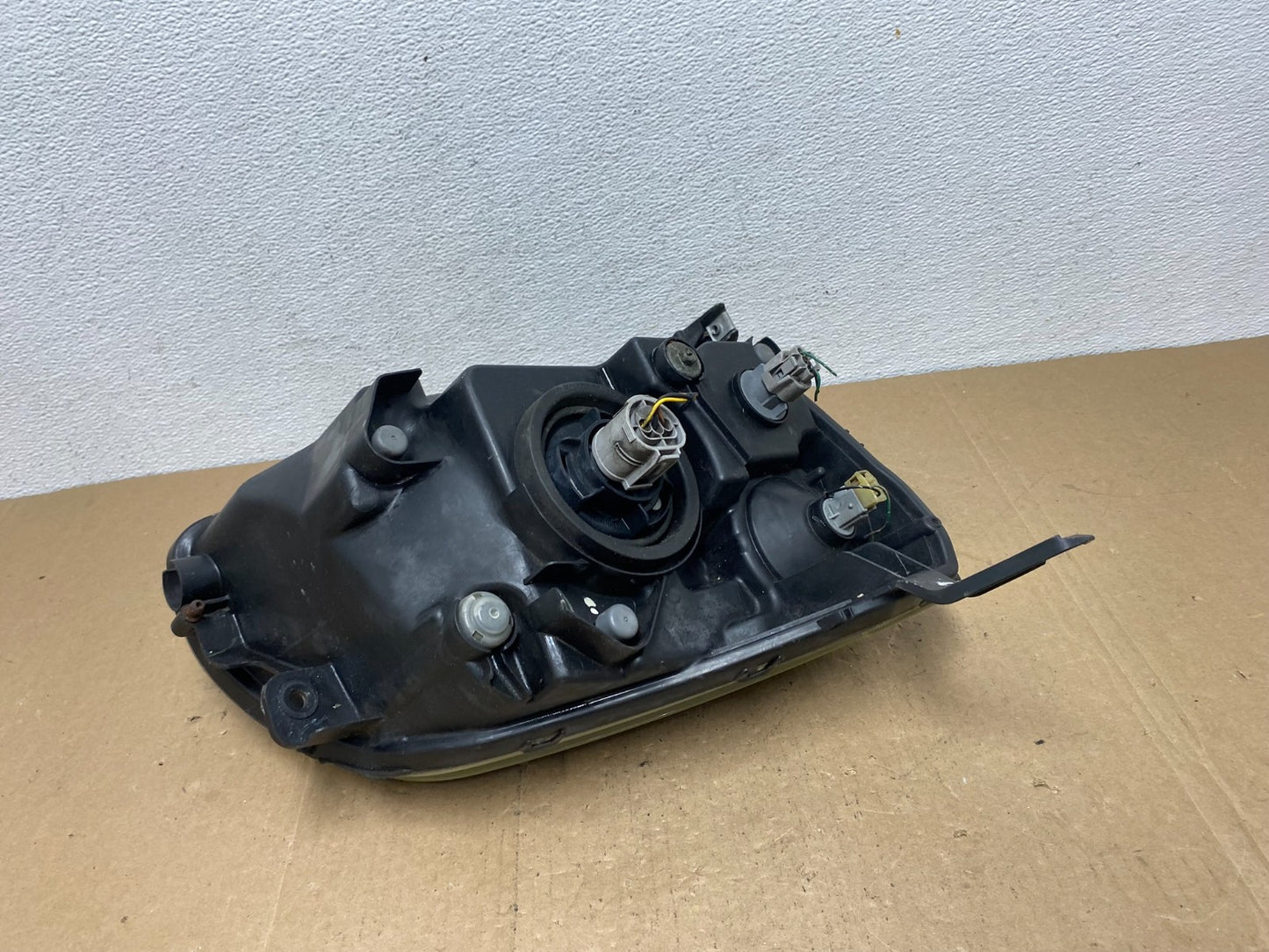 2004 to 2009 Mitsubishi Galant Left Driver LH Headlight Halogen AC5734 DW5