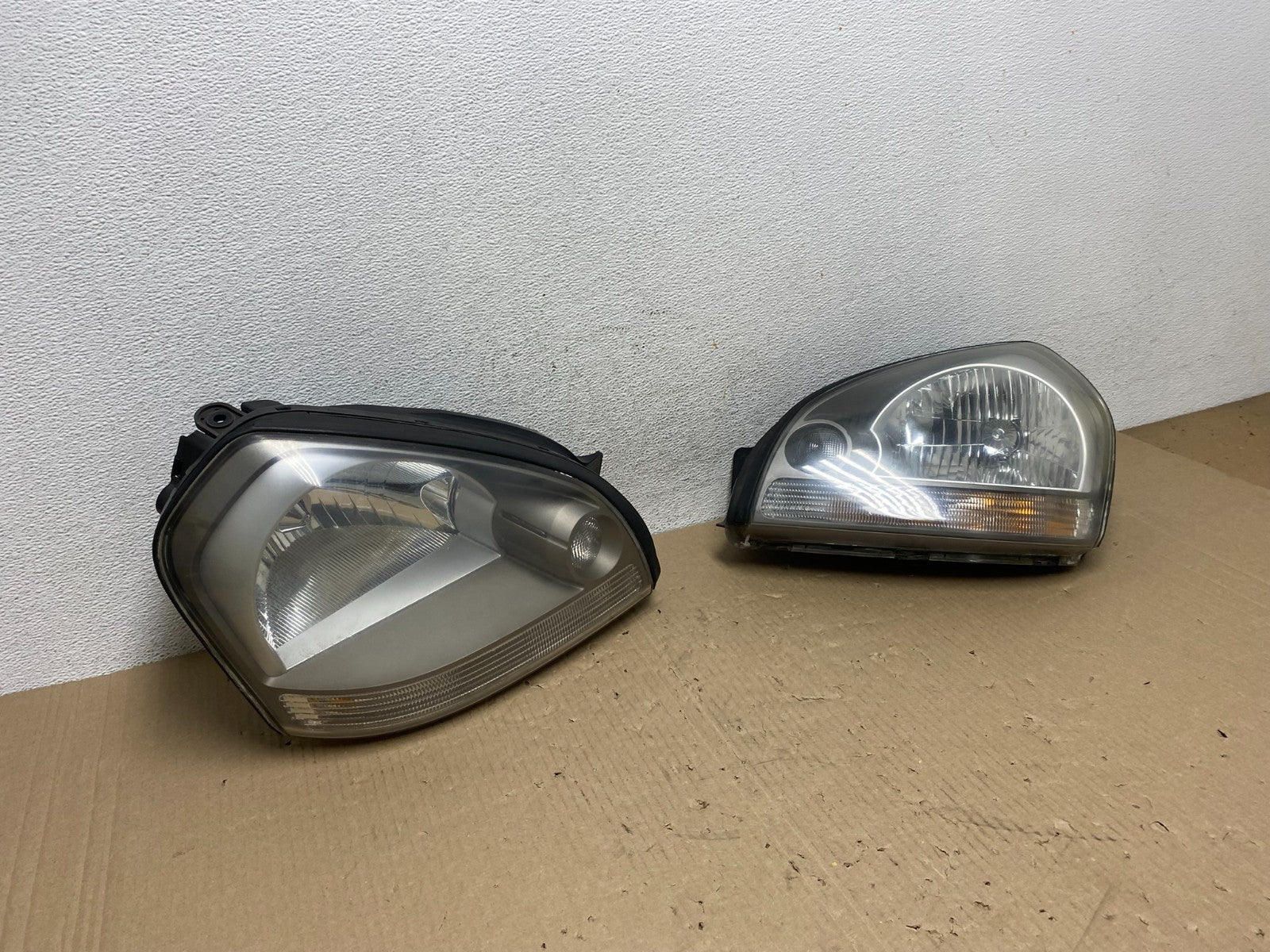 2005 to 2008 Hyundai Tucson Left+Right Side Headlights AE9618 DW2