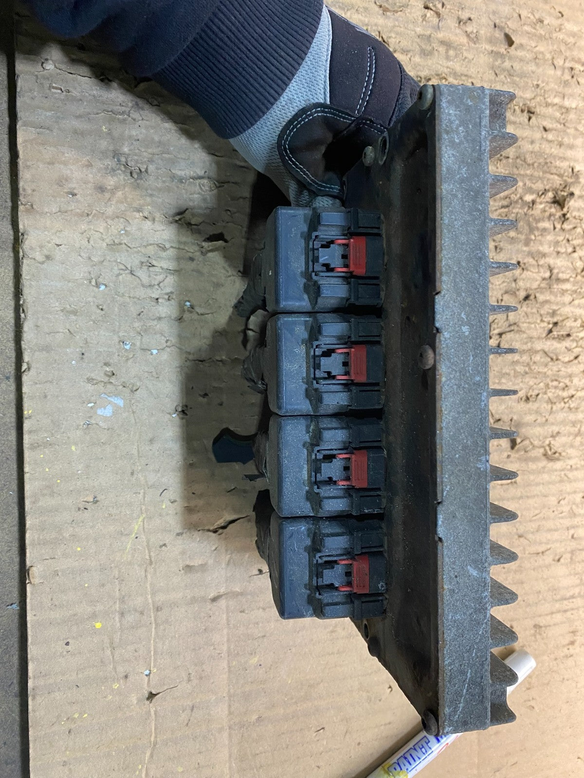 2005 Chrysler  Caravan  3.3L Engine Control Unit ECU p04748635af Y1536 DG1